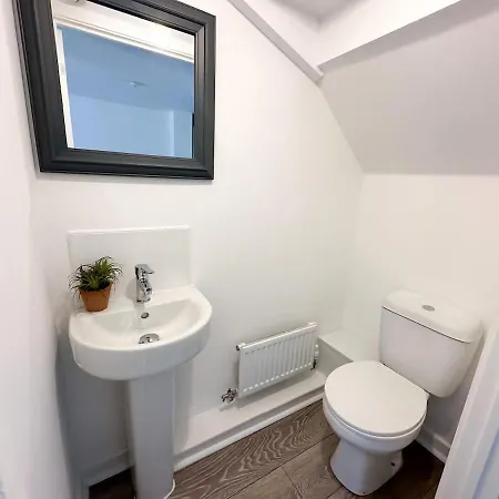 Chestnut House By Blue Skies *